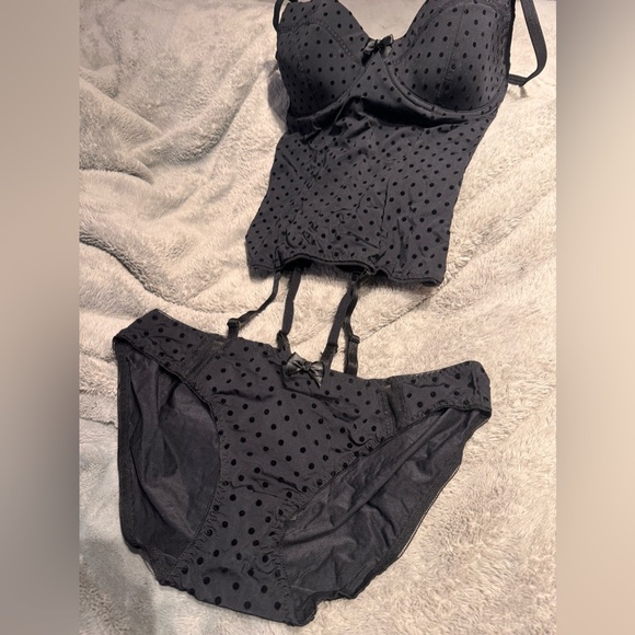 Change brand lingerie set - Picture 1 of 13
